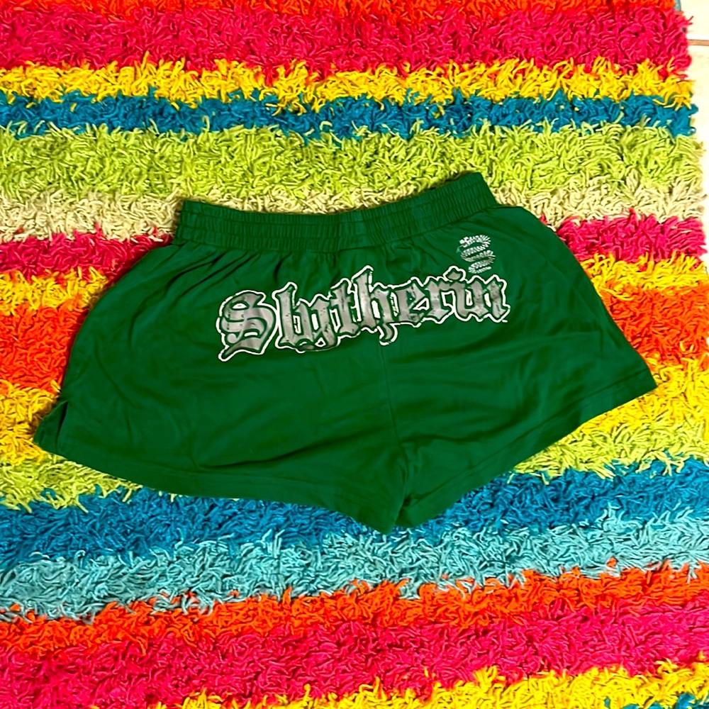 Slytherin shorts wizaring world of Harry Potter green 07 size small